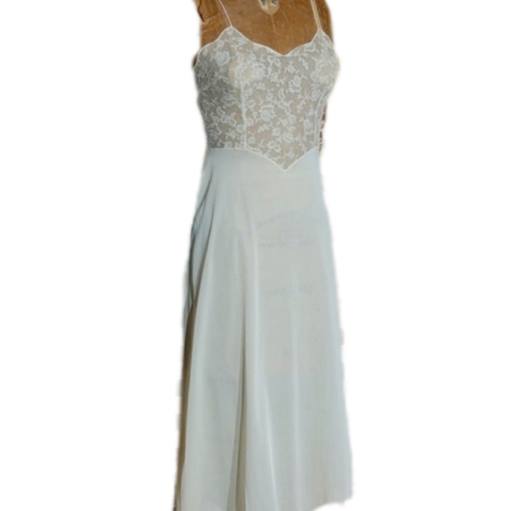 Vintage lacy chemise slip TO DIE FOR!